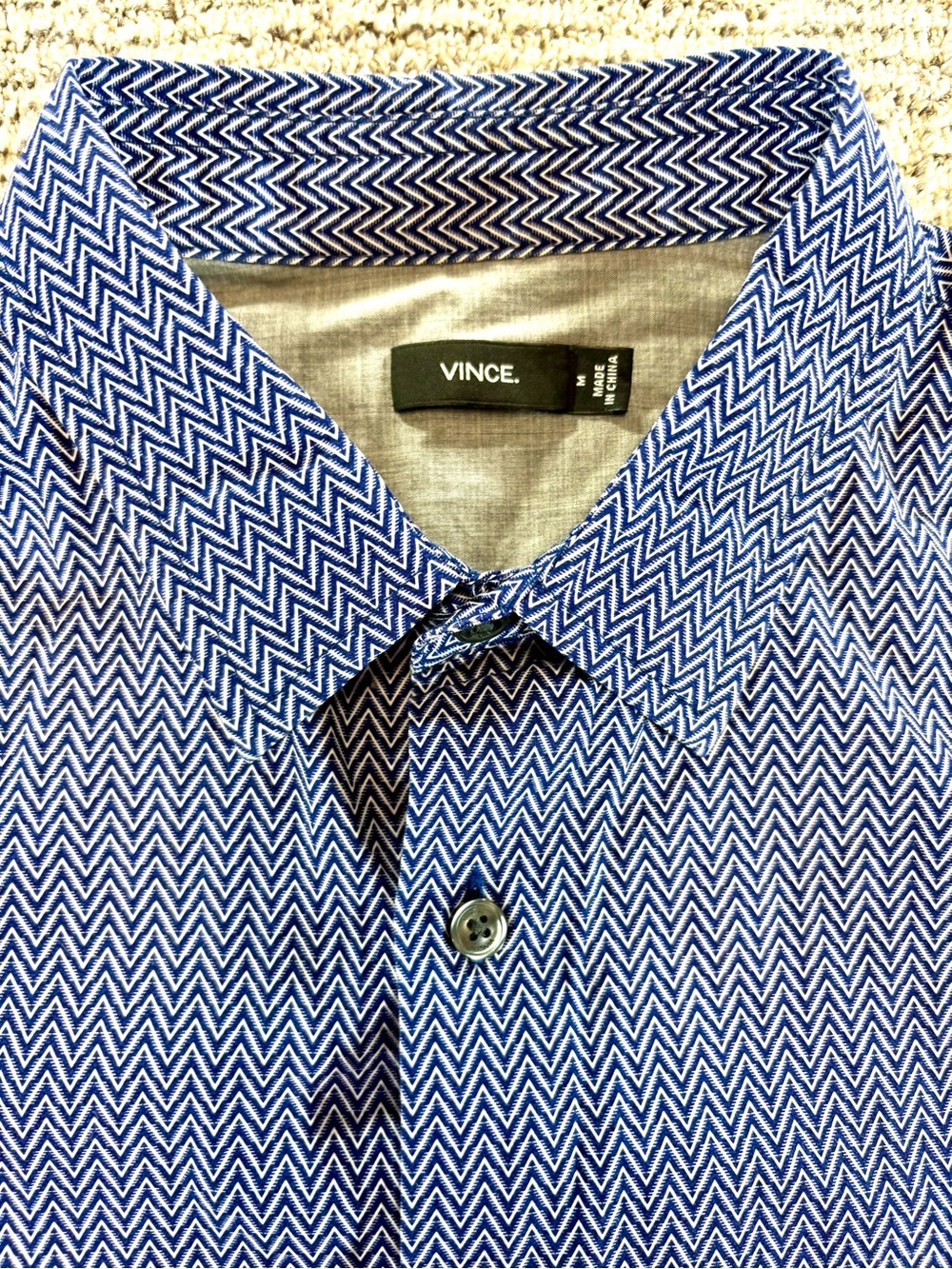 Vince Men’s Medium Navy/White Chevron Zig Zag Patterned Button Down Shirt‎